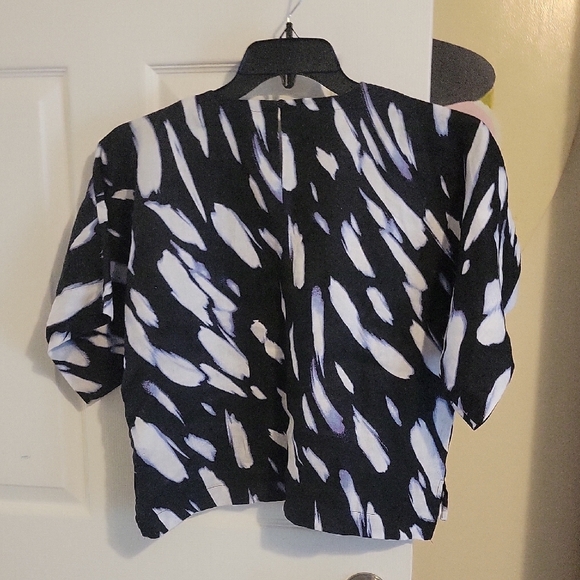 DKNY Pure SzSM Linen Black and White Patterned 3/4 sleeve crop Top - Picture 6 of 6